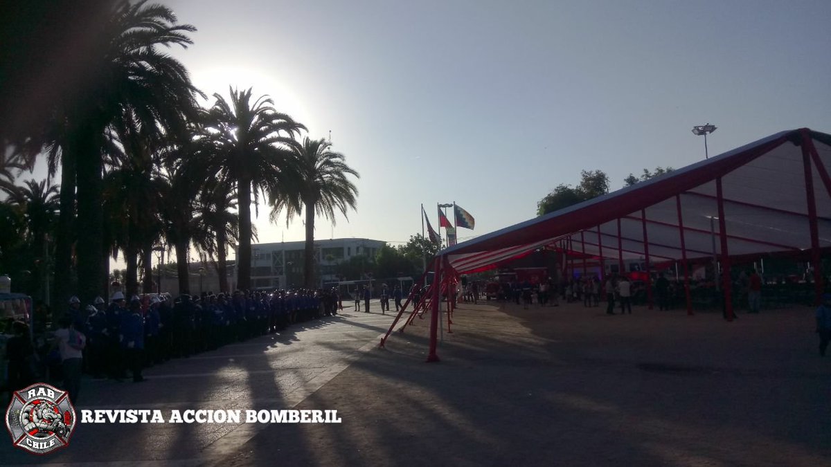 RABCHILE's tweet photo. Cuerpo de Bomberos Conchalí Huechuraba.
Ahora #RAB17 se encuentra cubriendo la Ceremonia de entrega de la Nueva Unidad de Rescate cuya nomenclatura radial sera R-6 de la @Bomba_Suecia
#RAB
#REVISTAACCIONBOMBERIL
#BOMBEROSDECHILE https://t.co/IChkaqORKo