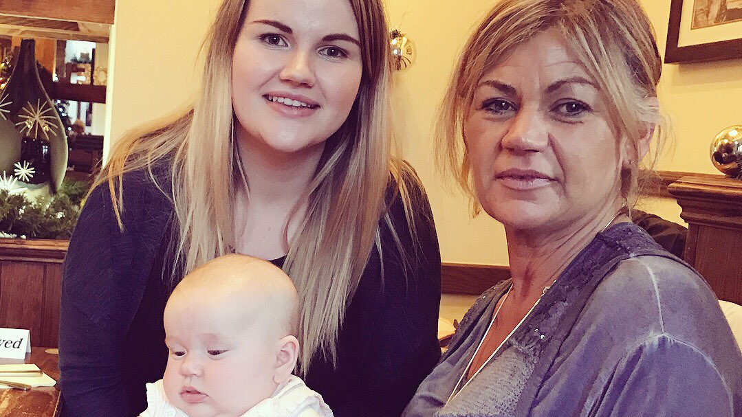 beckycanning's tweet photo. When your mum's a solid 10/10 and you look like a potato #thanksgenetics 👍🏼 https://t.co/JackPXftq4
