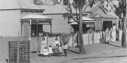 Join Dr Charles Fahey at our second Discovering History seminar to hear about the migrant experience during the goldrush: bit.ly/2iI15wI