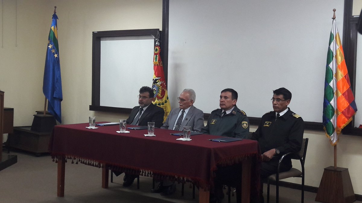 Eaen15's tweet photo. Firma de Convenio entre el BANCO CENTRAL DE BOLIVIA y la Escuela de Altos Estudios Nacionales del #Estado Plurinacional de #Bolivia https://t.co/oz1FWbF7UV