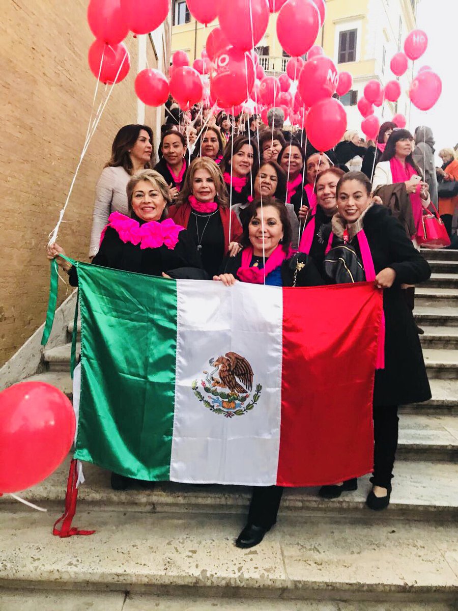 amexme's tweet photo. En el marco del 65th World FCEM Congress Rome #WFCR17 se realizó la marcha #NoViolenciaALaMujer donde participaron mas de 1000 empresarias de todo el mundo entre ellas la delegación mexicana ¡emotivo! 🎈#25Nov #NoViolenceAgainstWomen https://t.co/f4JMPKqO5F