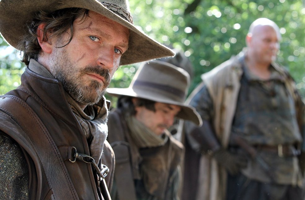 outlanderfan_nl's tweet photo. For all #Outlander fans, here's an idea for #Droughtlander.
Do some #TheMusketeers watching and see some familiar faces 📺
#LochlannOMearáin ⚔️ Horrocks ⚜️ Irish gunman Gallagher
#SimonMeacock ⚔️ Hugh Munro ⚜️ Street Seller
#StephenWalters ⚔️ Angus ⚜️ Borel https://t.co/4fIBGF3Fio