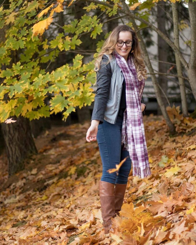 sydneypower_'s tweet photo. Last week the leaves were at the perfect crisp state to play in and trust me I had lots of fun! 🍁Nothing is better than going back to being a little kid playing in the leaves, luckily I have a whole campus to play in the leaves! -
-
-
-
-
-
- #fallfa… https://t.co/TTPQYaGocx https://t.co/ZD4svlm12I