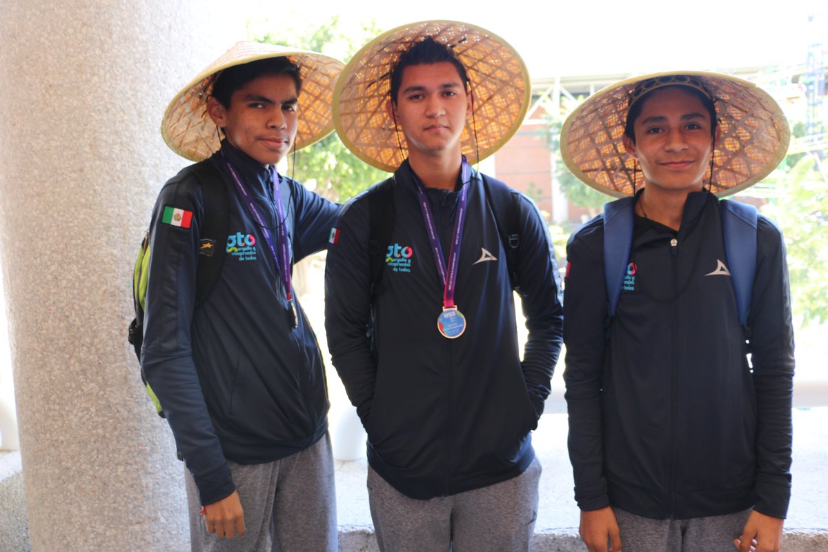 CECYTEG_Oficial's tweet photo. Felicitamos a los alumnos de Plantel Valle de Santiago, ganadores del 5to. lugar a nivel internacional en la Etapa Internacional de la Competencia Mundial de Robótica Educativa #WER2017 en #Shanghai #OrgulloCECyTEGuanajuato https://t.co/LJeu8IEJ5Y