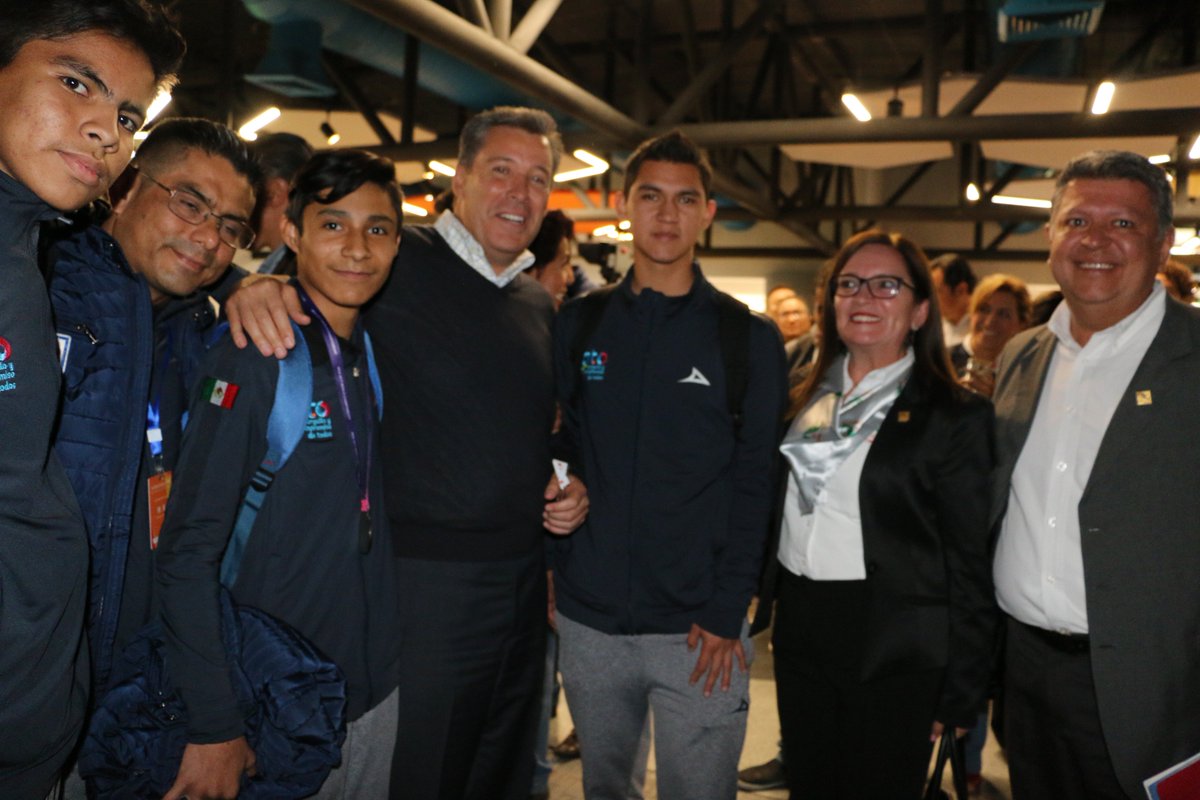 CECYTEG_Oficial's tweet photo. Felicitamos a los alumnos de Plantel Valle de Santiago, ganadores del 5to. lugar a nivel internacional en la Etapa Internacional de la Competencia Mundial de Robótica Educativa #WER2017 en #Shanghai #OrgulloCECyTEGuanajuato https://t.co/LJeu8IEJ5Y