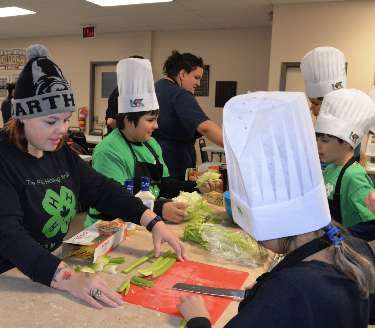 cantonio68's tweet photo. #ThePasHelpingHands #4HMBgivingback Homeless Shelter meal Listening to MLA on homelsessness https://t.co/vRmi04ntoc