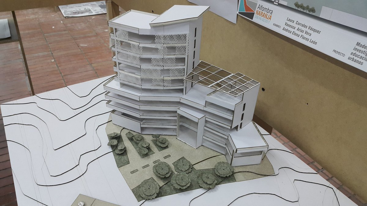 FAiUSB's tweet photo. En el Parque Biblioteca La Quintana nuestros estudiantes muestran su talento y resultado final. #SomosFAi #Arquitectura https://t.co/8u2EbBr6x0