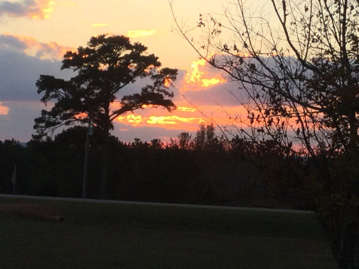 JamesWLewisMD's tweet photo. From  Ft. Gaines GA viewing a glorious sunset given by our Creator and LORD:
May you have a blessed Thanksgiving Day https://t.co/IckfozCOFv