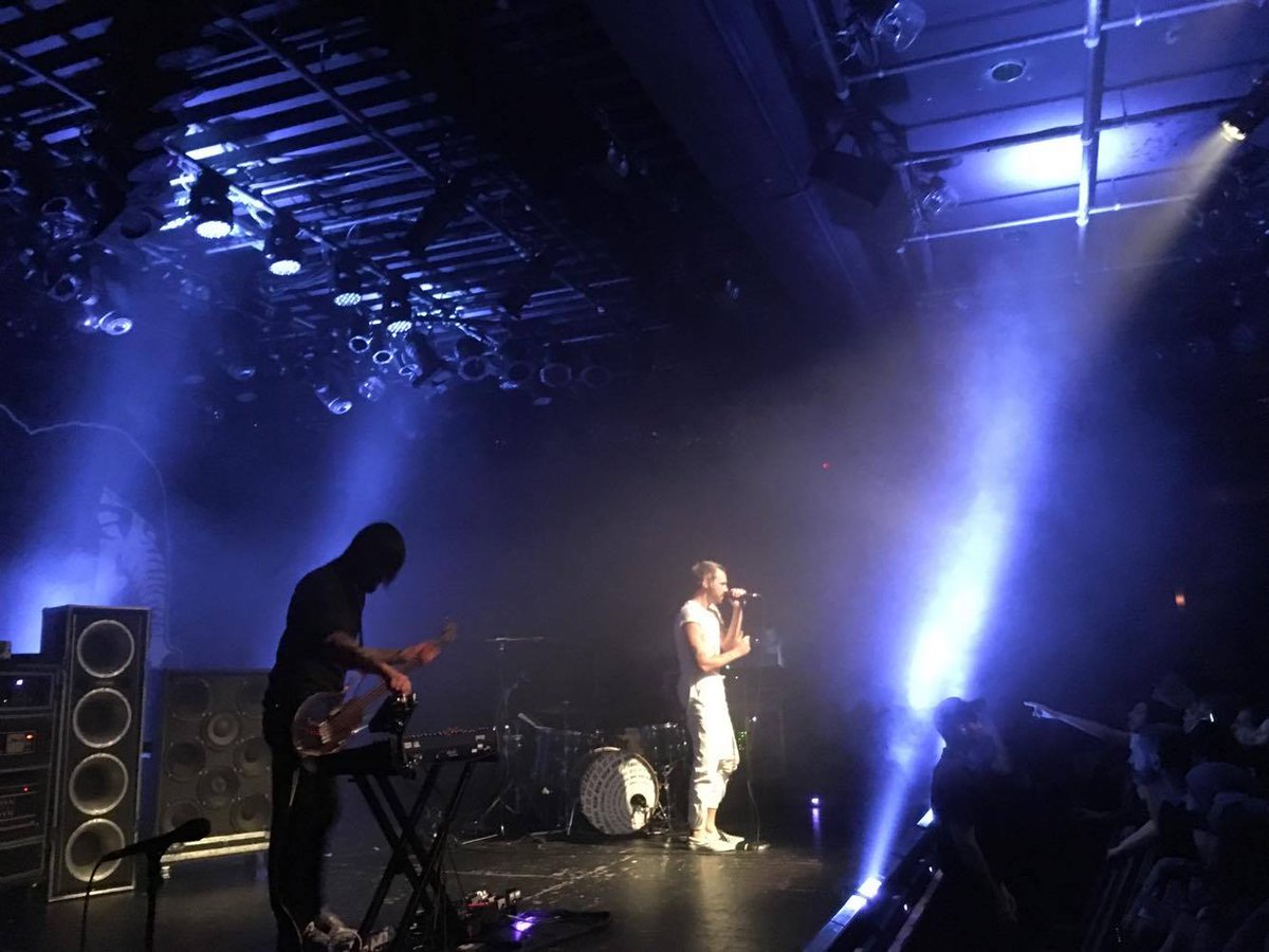 KirkLohnes's tweet photo. @dfa1979 Rockin' set Tuesday! I am missing my socks. #rockthecommodore https://t.co/vHkhykOkOI