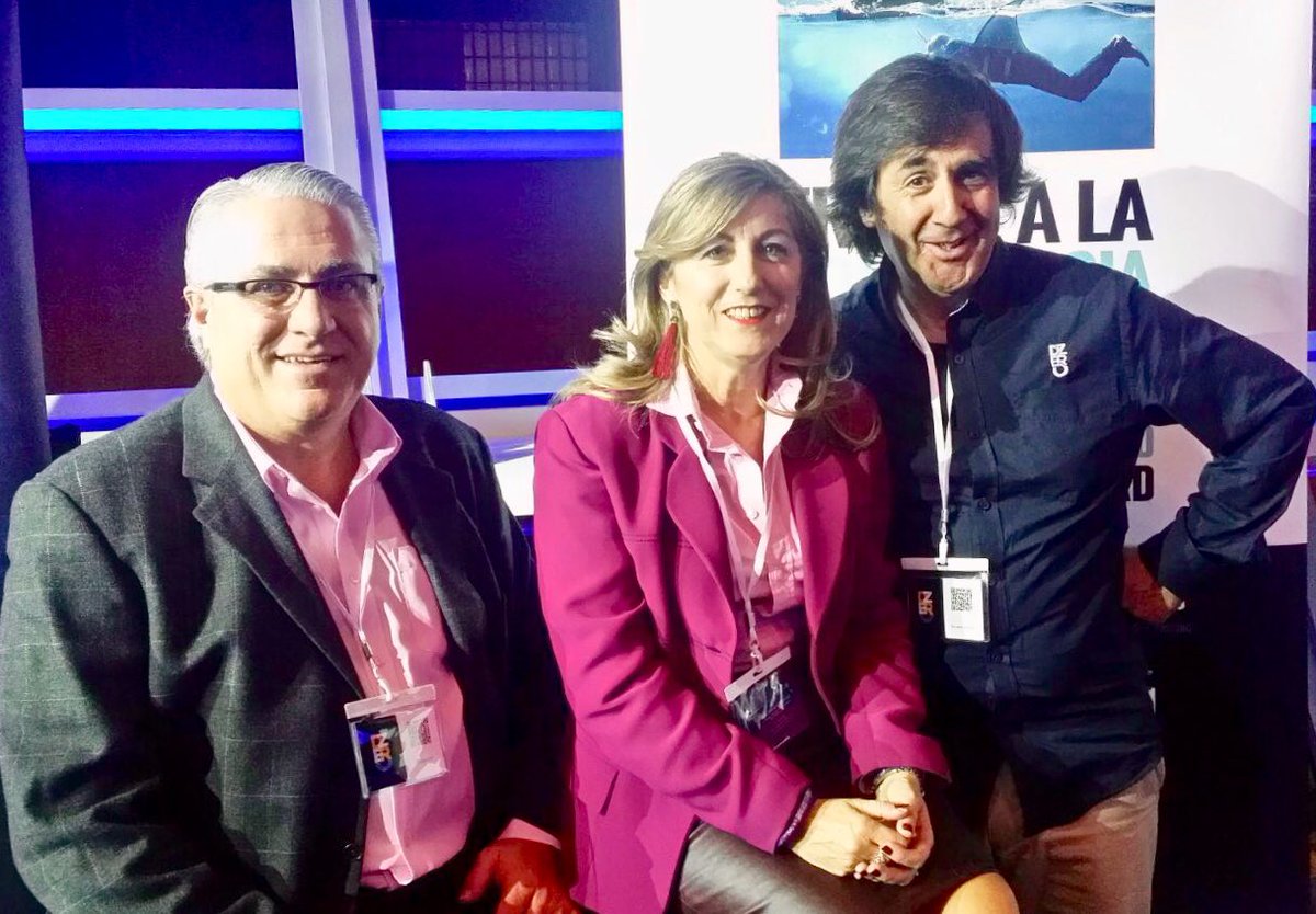 ANALOPEZGIL1's tweet image. Lo mejor del último #T4Networking: charlar con tantos profesionales y, ahora, amigos que he descubierto en @Referencia_2 y que me acompañan en mi viaje. Aquí con Emilio y David