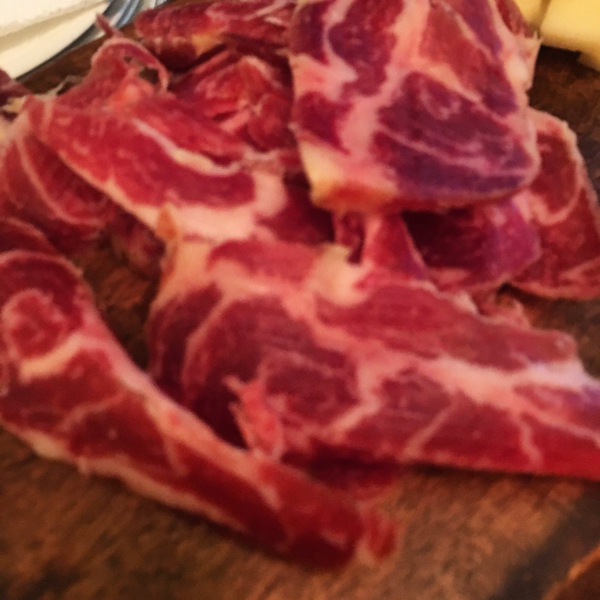 KitchenSprout's tweet photo. #Charcuterie #Cheese #Prosciutto #SmokedDuckBreast .@KingColeDucks  #AmericanThanksgiving  #BaconWrappedTurkey#HomemadeStuffing #AndouilleSausage #HomeChef #Homegating #GamingNGrazing  #FoodNFootball #HappyThanksgiving #FamilyNFriends #CheersFromToronto🦃🍴🇺🇸🇨🇦👩🏻‍🍳🦃 https://t.co/qznPY8Q3Hm