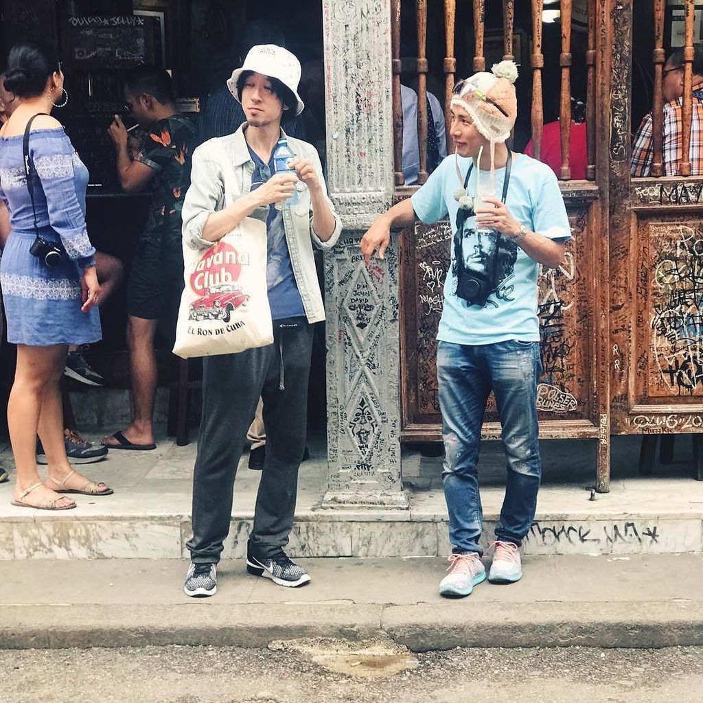 Patlarea's tweet photo. J’ai croisé Jigmé et William à Cuba je suis heureux 😂😂😂🇨🇺 #purementcubain https://t.co/aqgwppYJtg