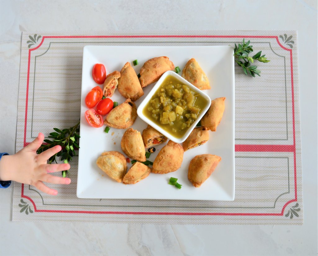houseofkerrs's tweet photo. Holiday entertaining made simple + delicious with these #MustTryParty items from the #PCInsidersCollection! Charcuterie board essentials + Mini Empanadas & Asian Hors D'oeuvres to pass around! Less fuss = more time to unwind and mingle with loved ones. #PCPartner #ad @PresChoice https://t.co/p1PGeChDEm