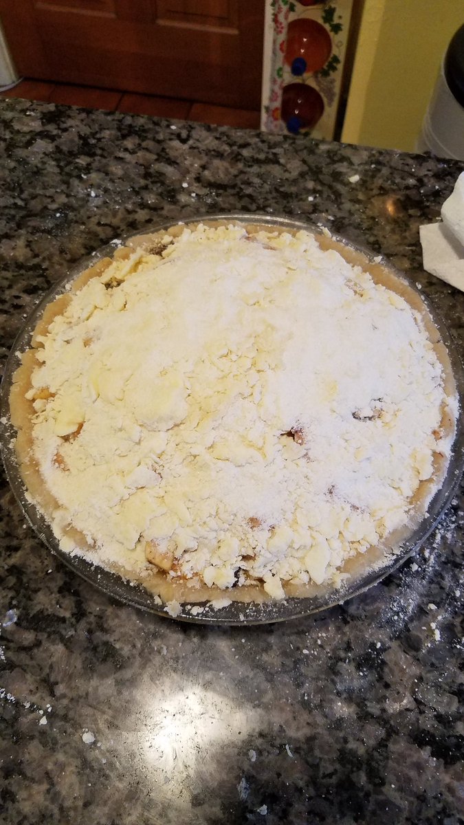 Kurdan_Sourpuss's tweet photo. A thing happened in my oven 😽❤ iunno~ *shrugs and loafs*
#Foodporn #HowDidThisHappen
#ApplePieFromScratch https://t.co/9A3du53pr0