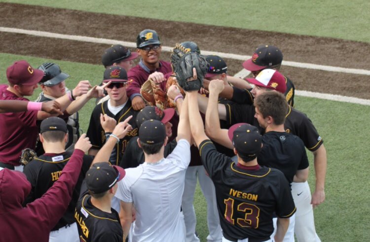 CMUClubBaseball's tweet photo. Happy thanksgiving from our family to yours! Spend this time with your family and friends. https://t.co/fVxLWCdngo
