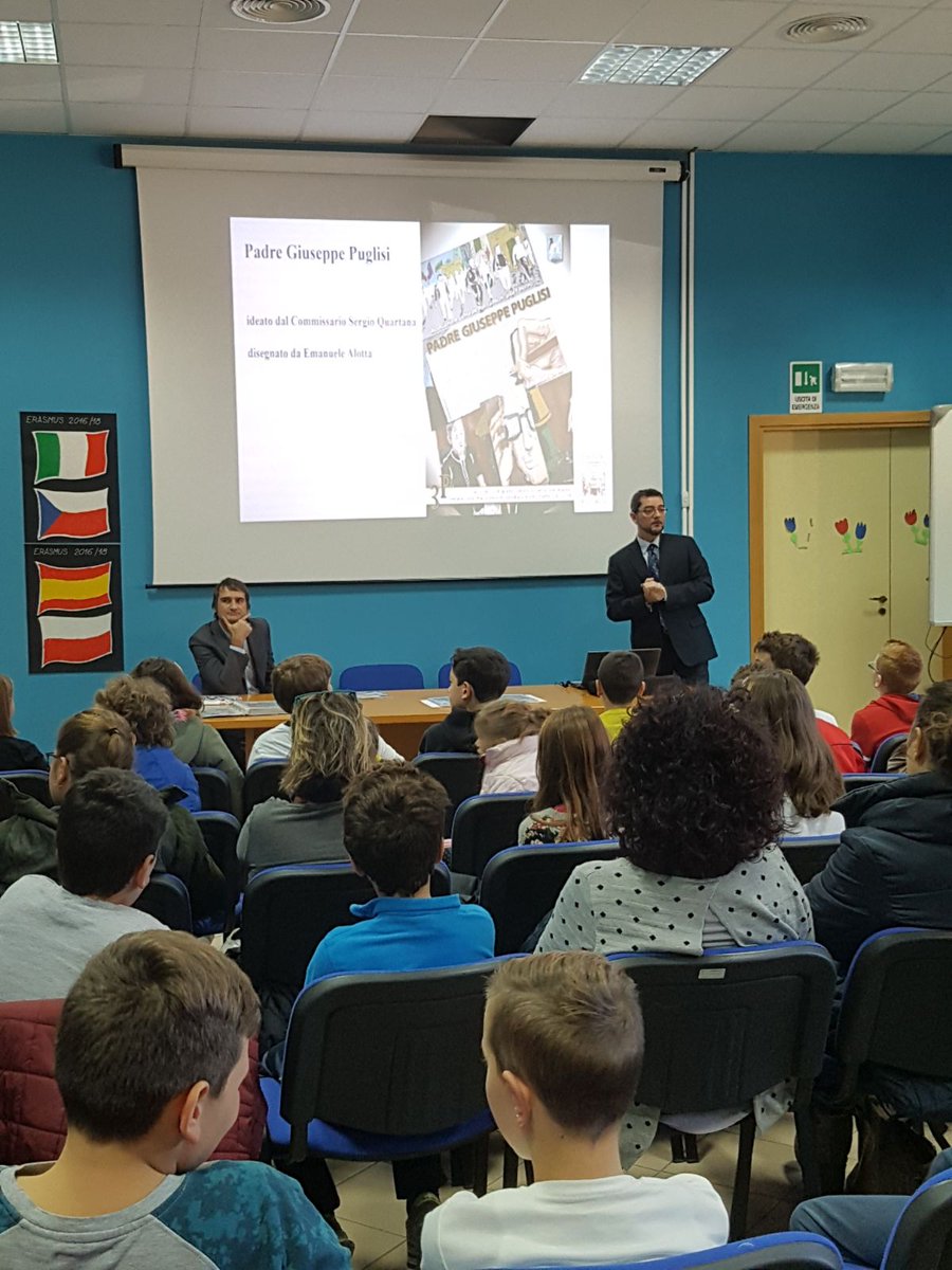 edexlibris's tweet image. Un momento della conferenza di oggi sulla presentazione del progetto "Fumetti storici itineranti". 
La sezione dedicata a Padre Pino Puglisi. 
#edizioniexlibris #carloguidotti #referencepost #libri