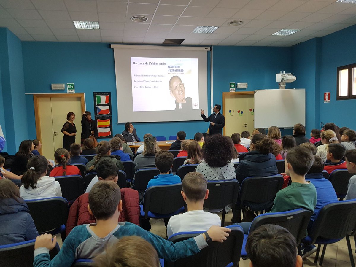 edexlibris's tweet image. Un momento della conferenza di oggi sulla presentazione del progetto "Fumetti storici itineranti". 
La sezione dedicata a Padre Pino Puglisi. 
#edizioniexlibris #carloguidotti #referencepost #libri