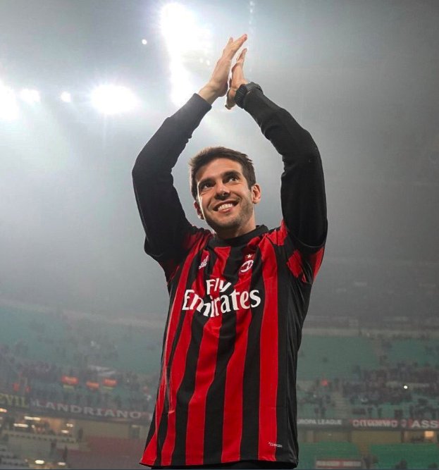 Sporf's tweet photo. LEGEND: @KAKA returns to @ACMilan and puts on the Red &amp; Black stripes. 😍🔴⚫️ https://t.co/0zyKxFsTzP
