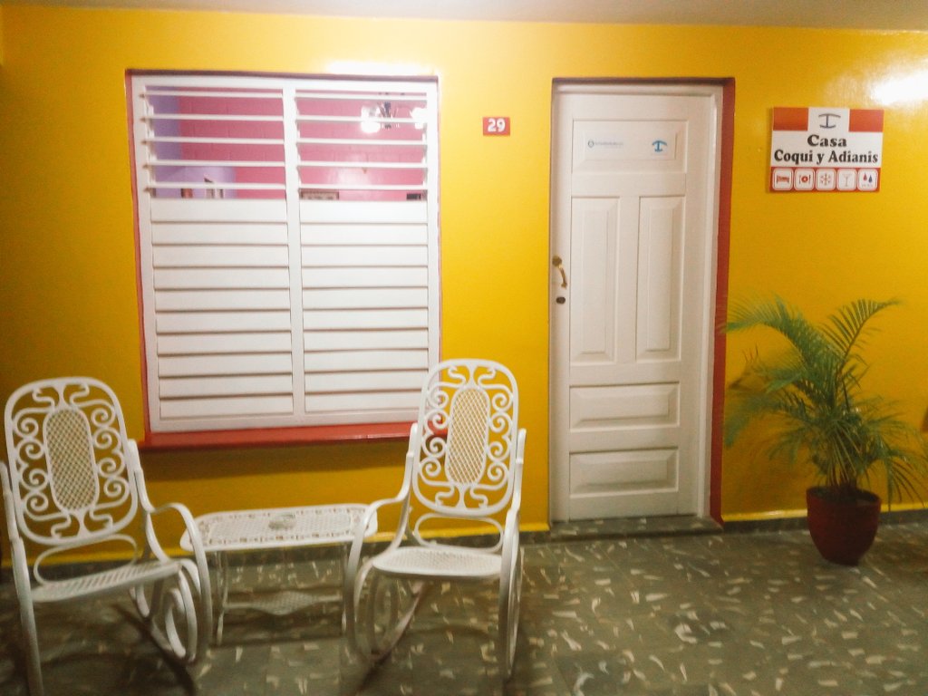 viajandingmundo's tweet photo. Si hay una industria que siempre sobrevivirá en #Viñales, es la de las mecedoras.
#Cuba #viajanding #porelmundo https://t.co/JxFgCAqY7x