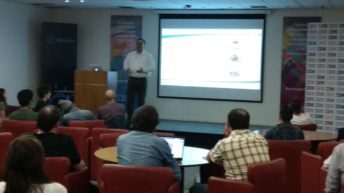 analiair's tweet photo. @roman_zambrano presenta #Microservices   @EmpleosIBMLatam https://t.co/JorsnD41tT