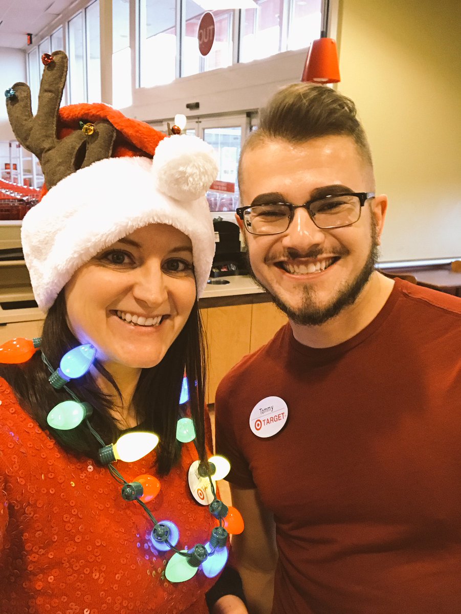LizAndrevich's tweet photo. My favorite night of the year! https://t.co/9boYSkAtcp