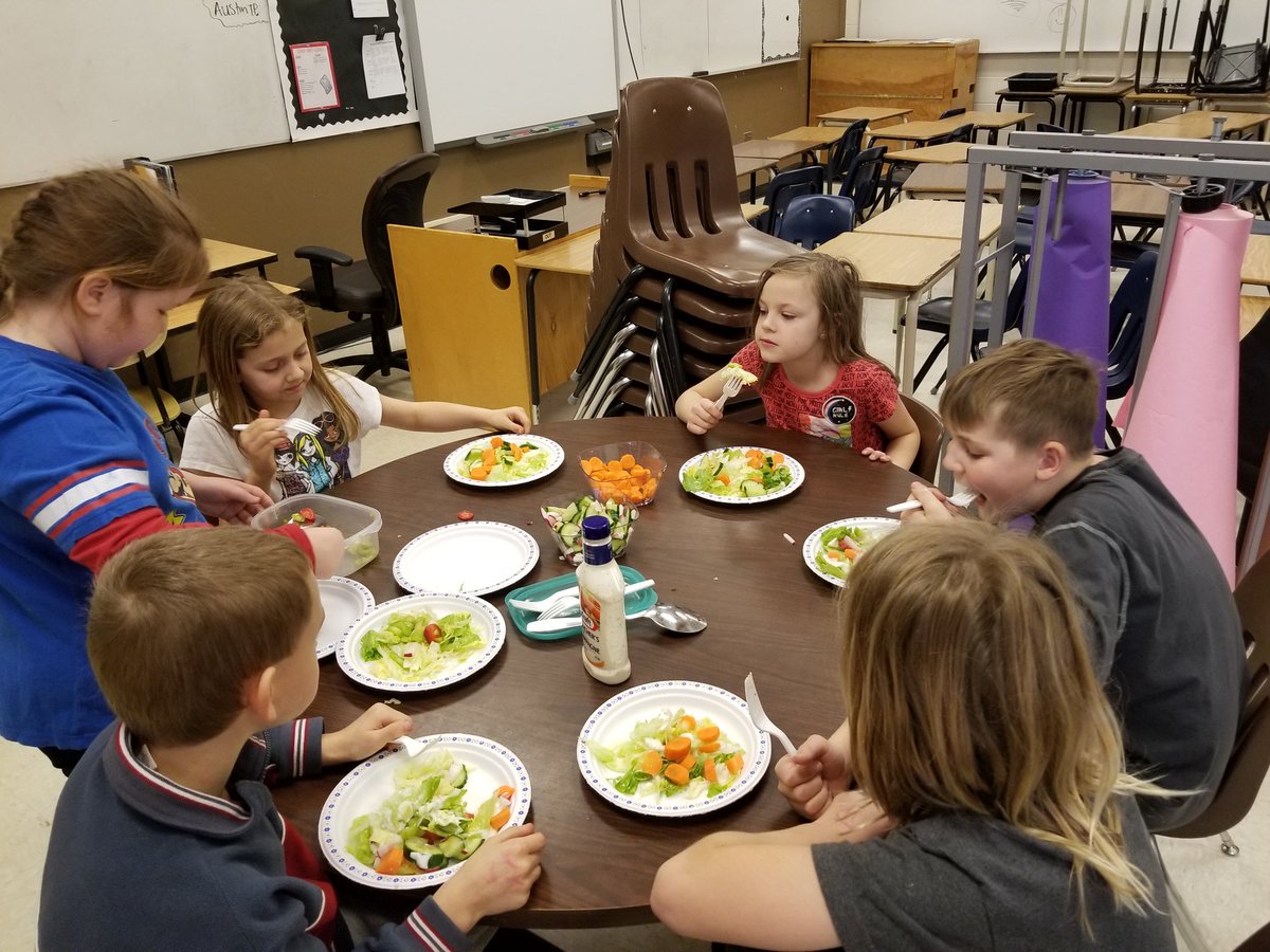 Hollman456's tweet photo. We learned that parts of different plants make a great salad! #psd70 #duffieldschool https://t.co/vMatbL4R0L