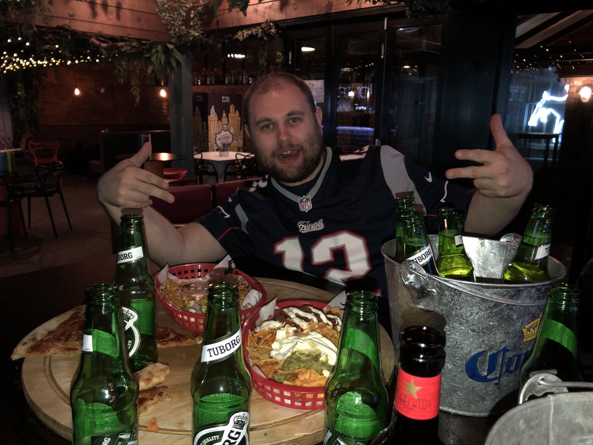 matt_nortier's tweet photo. Happy thanksgiving @SkySportsNFL @NFL @NFLUK #thanksgiving #30thbirthdaycelebrations #drunk #nachos #pizza #beer #beerinabucket #nfl #offworktomorrow https://t.co/1tY7xJ0kYV
