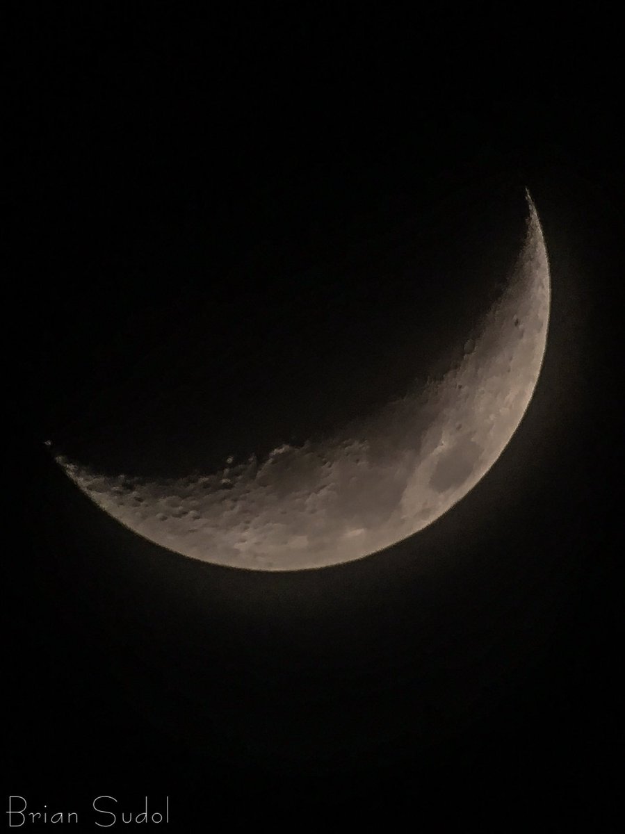 sudbri's tweet photo. 24.6% Waxing Crescent Moon tonight Through a thin cloud cover Rockaway New Jersey! #StotmHour #ThePhotoHour https://t.co/X271NczBRS