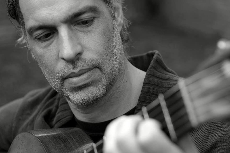 , <a href="/pablofauaz/">pablo fauaz</a> presenta su nuevo disco "Arreando lunas" pero antes pasa por el peaje de #OfrendasUrbanas.

Todas las novedades sobre el show del 26 de noviembre en <a href="/circearte/">Circe</a> , en esta entrevista que ya mismo podés escuchar por <a href="/fmlatribu/">LA TRIBU</a> 
fmlatribu.com/envivo/