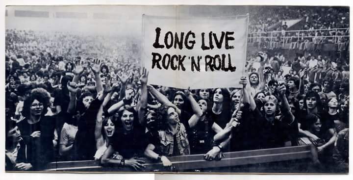 RepubCreativa's tweet photo. mirade si somos #RepúblicaCreativa que @empresasboiro  acaba de decidir por votación dxs seus socixs que a mellor empresa 2017 no noso concello é unha sala de concertos!! rock&amp;roll Suso Santamaria #aPousadaDasÁnimas https://t.co/dFR9iFZ5oV