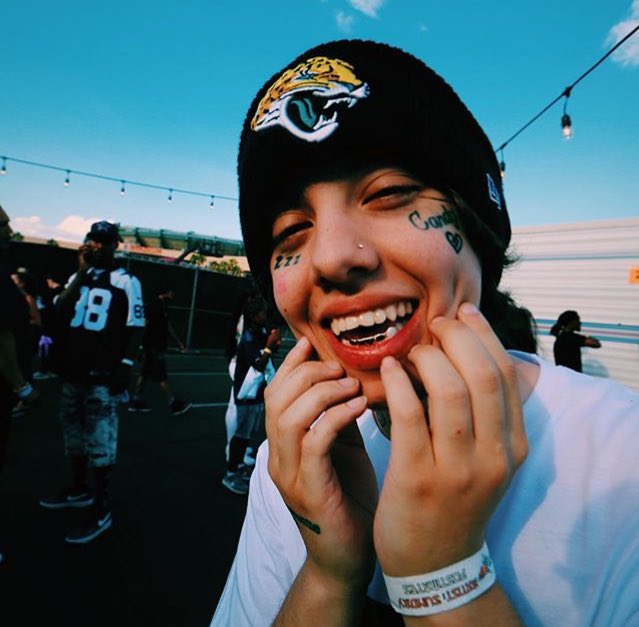 HttpThatPuppy's tweet image. Smiling boy.