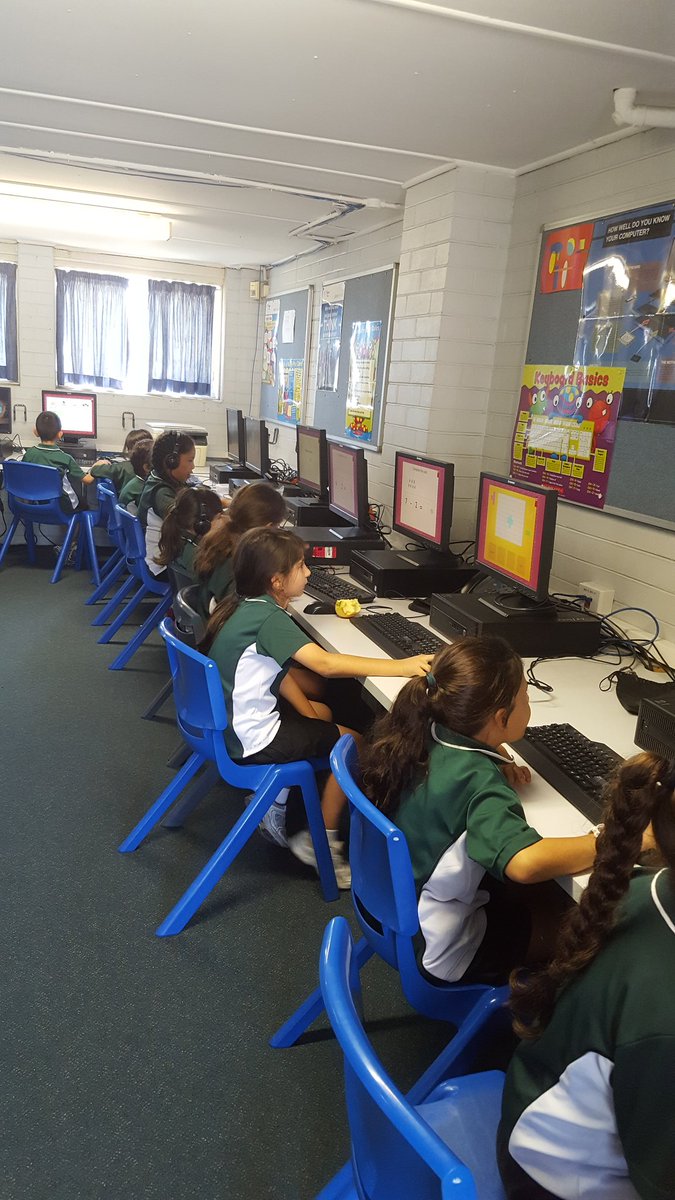 mazuohk's tweet photo. Math lesson in computer lab today! @Sherwood_Grange #2K2017 https://t.co/OCBiT7nviN
