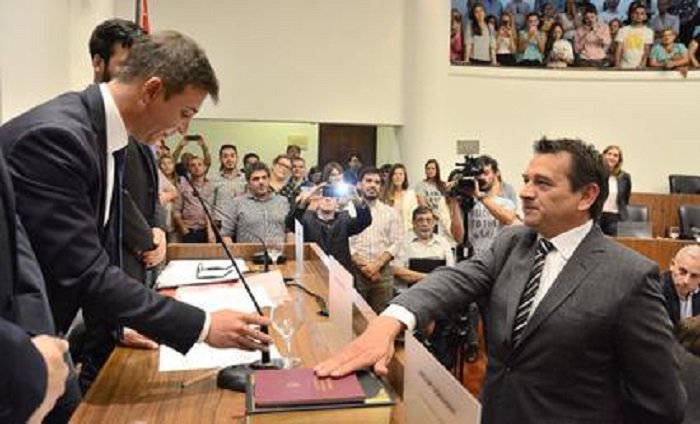 edicionlimite's tweet photo. @marceloponcesf asumió como concejal en reemplazo de Simoniello
https://t.co/6FEzIACuht https://t.co/HDlUlx2nmv