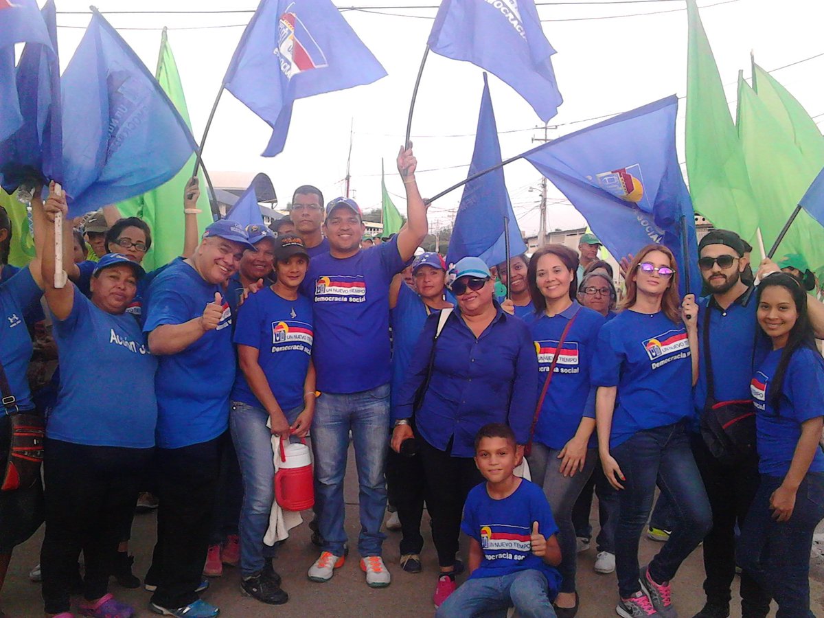 UntAlonsoOjeda's tweet photo. EnDefensaDelZuliaYLagunillas @MERVINMENDEZQ inició su campaña con una gran caminata y #UNTParroquiaAlonso presente.  #10Dic ¡Vota! https://t.co/fSkflBaLFN