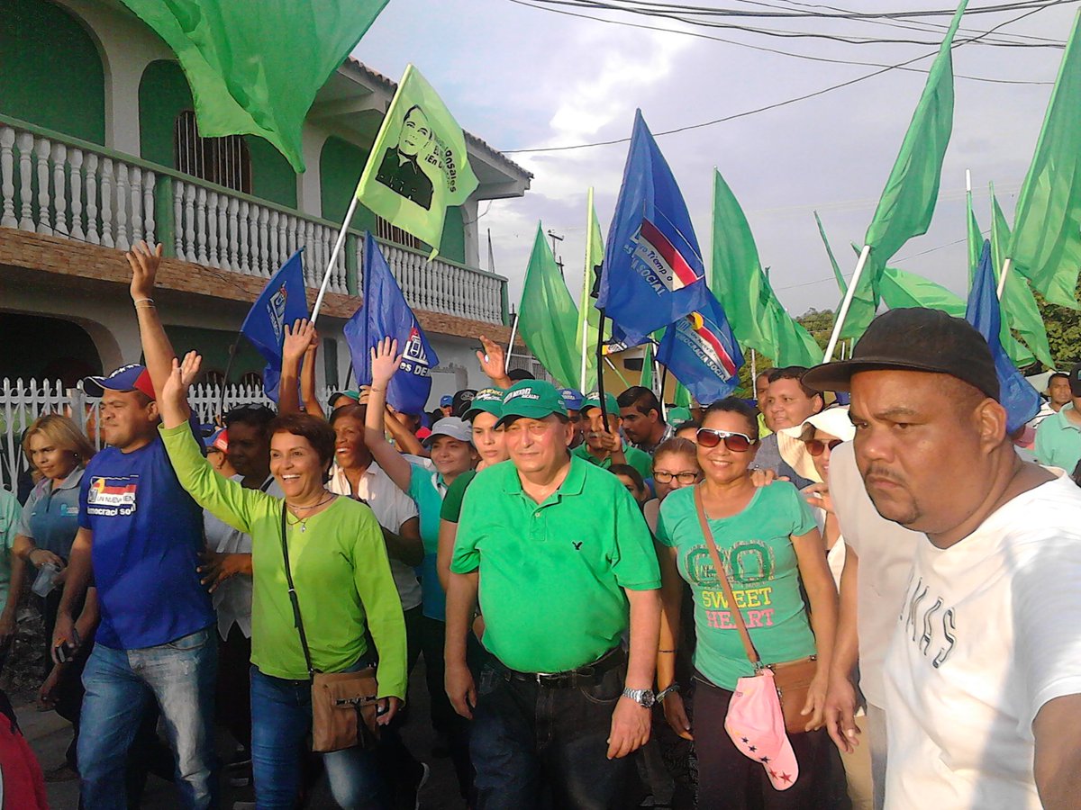 UntAlonsoOjeda's tweet photo. EnDefensaDelZuliaYLagunillas @MERVINMENDEZQ inició su campaña con una gran caminata y #UNTParroquiaAlonso presente.  #10Dic ¡Vota! https://t.co/fSkflBaLFN