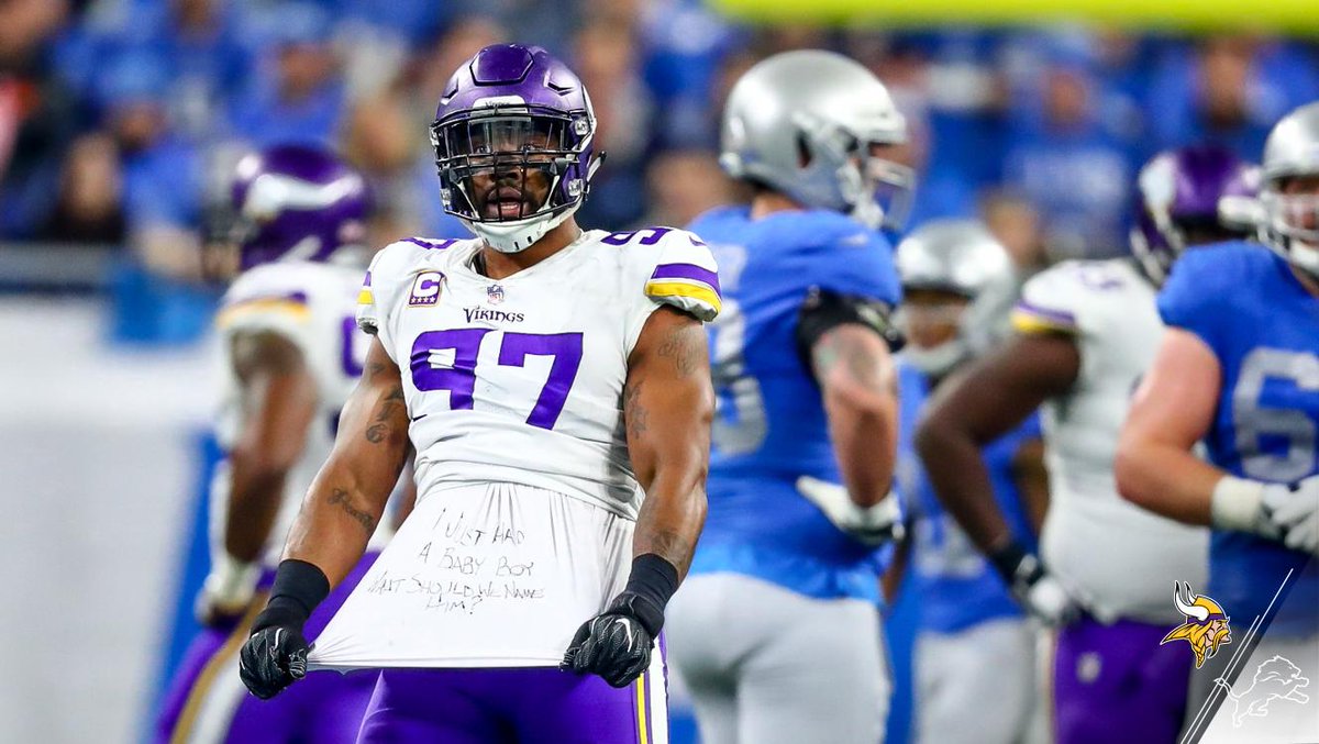 On the day he had his 3rd son, the #SackDaddy picked up a pair of sacks.  📰: mnvkn.gs/cw9Thb https://t.co/g0x7afGWIJ