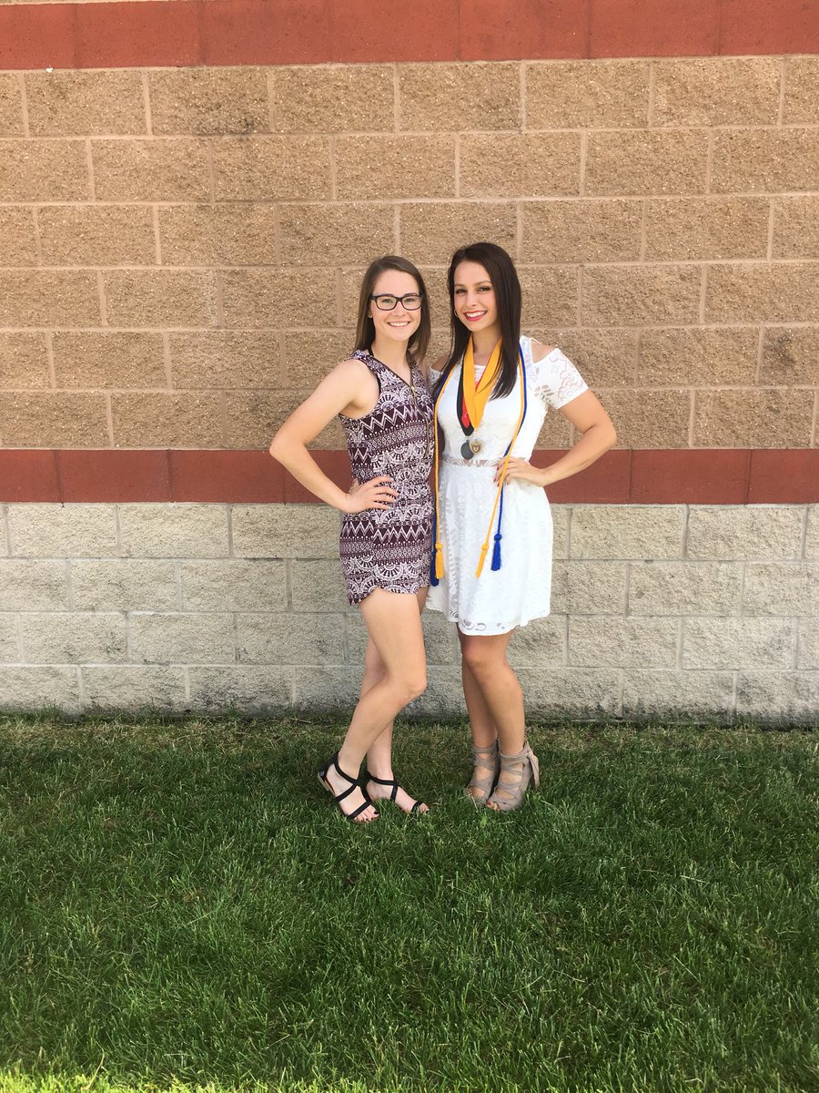 sbassler_10's tweet photo. Happy Birthday @sadie_king_! I hope you had a great day, and I can’t wait to be home for christmas to hang out again. Love and miss you 💞💞💞 https://t.co/pv1ryNAmjE