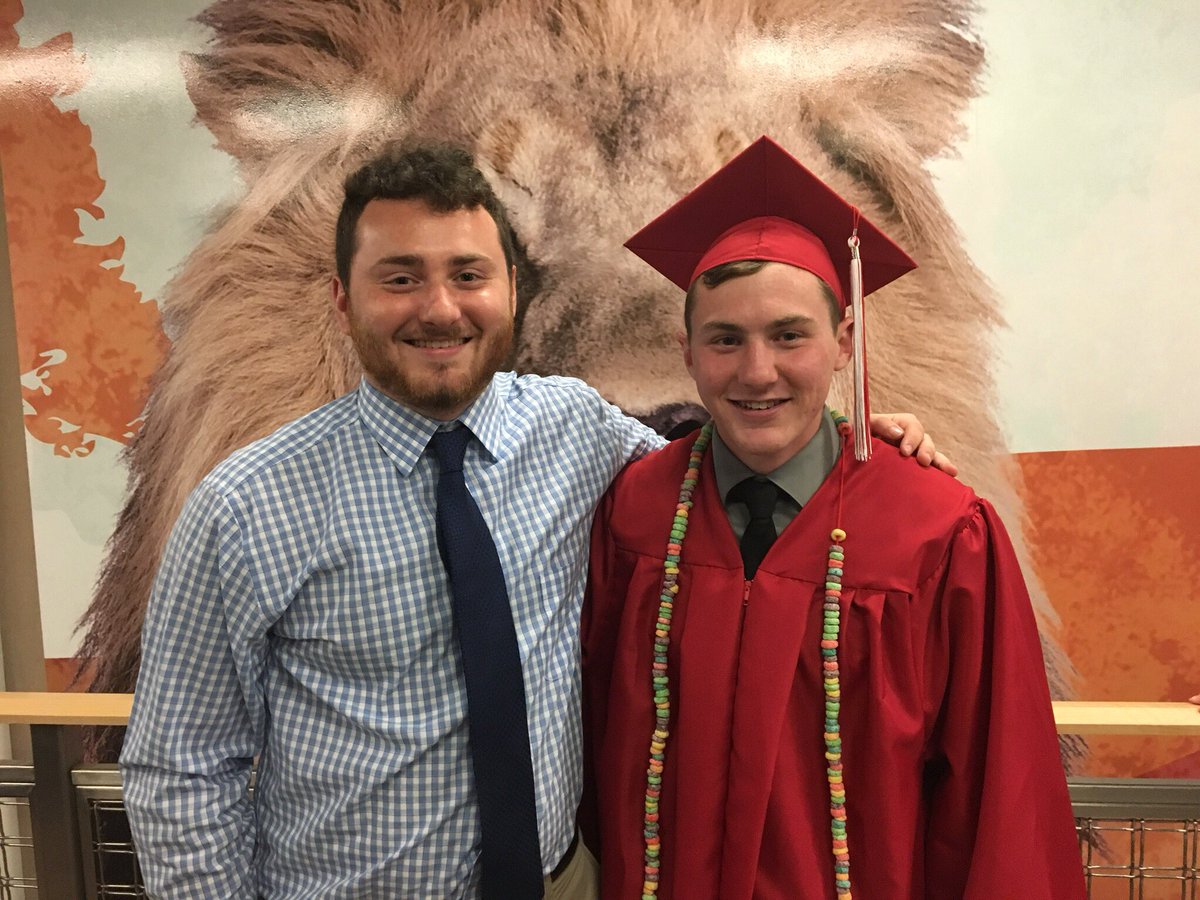 sylekaunders's tweet photo. Happy birthday to the kid who is like a brother to me @clintclutch hope it’s a good one Mr. Kansas City Chief #loadthegun https://t.co/Ky85lgCY5b