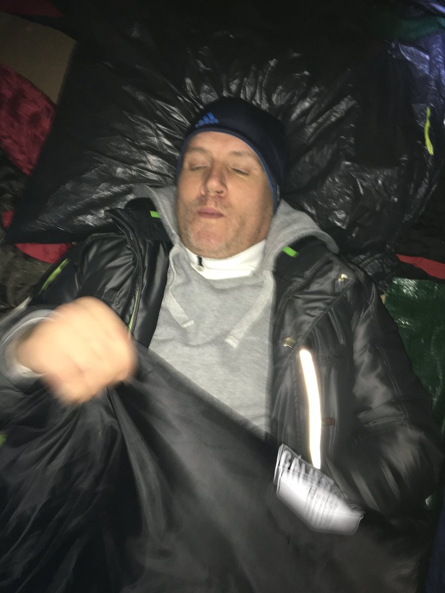 LMR3353's tweet photo. #passiton17 bedding down for the night, great effort Jerrad .. 👏🏻👏🏻 @PassMyParcel raising awareness https://t.co/nJuVcDhahF