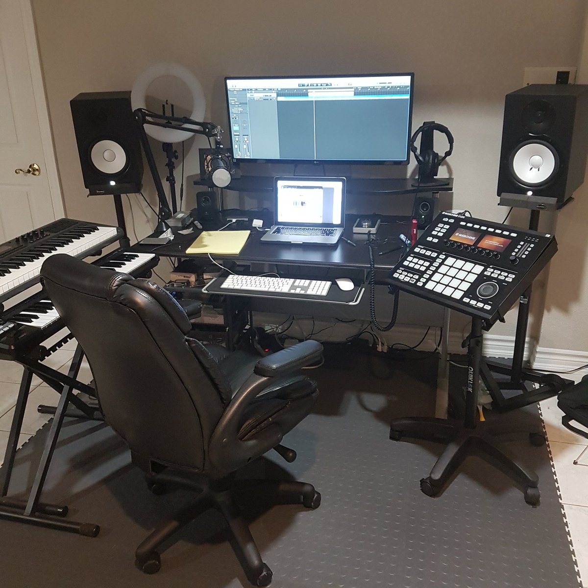 bigshotloops's tweet image. The many that ask where I been or where I&apos;m at, I send them this:

🔊🎧🎹🎼

#producerlife #bigshotloops #makingbeats #beatmaking #beatmaker #musicproduction