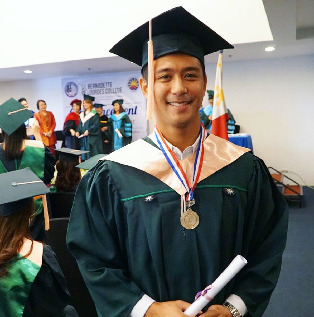 nacinorocco's tweet photo. They say, "Graduations are for parents, it’s our best way of showing them our gratitude and love by valuing education." I salute all of you, our professors and fellow graduates, who will be our game changers of the future. This is for you mom &amp; dad. To God be the Glory! https://t.co/5QgHmJ8Dar