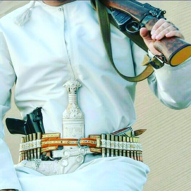 Rr9999sr's tweet photo. نلبس لباس العز ونقود الرعيه
بخلاقنا وحترامنا للناس الوفيه
ولانشري روس الرجال الحميه
في دارنا درا قابوس العزيزيه 
😍شاعر غرام https://t.co/OTMPI7zpUt