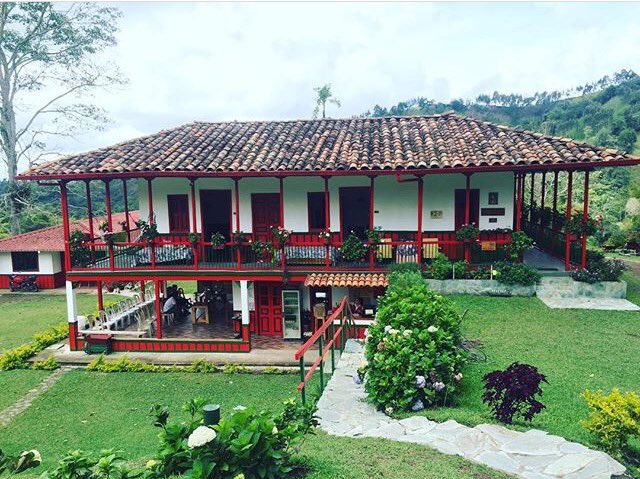 TASTEOFCOLOMBIA's tweet photo. Staying in this gorgeous coffee farm tonight and awaiting the visit to the coffee plantations plus more coffee training & coffee cupping in the morning!!! #baristalife #Colombia #coffeeaxis #AlwaysLearning #fincaelocaso
https://t.co/RzIjeUTHi3 https://t.co/sC956lFi99