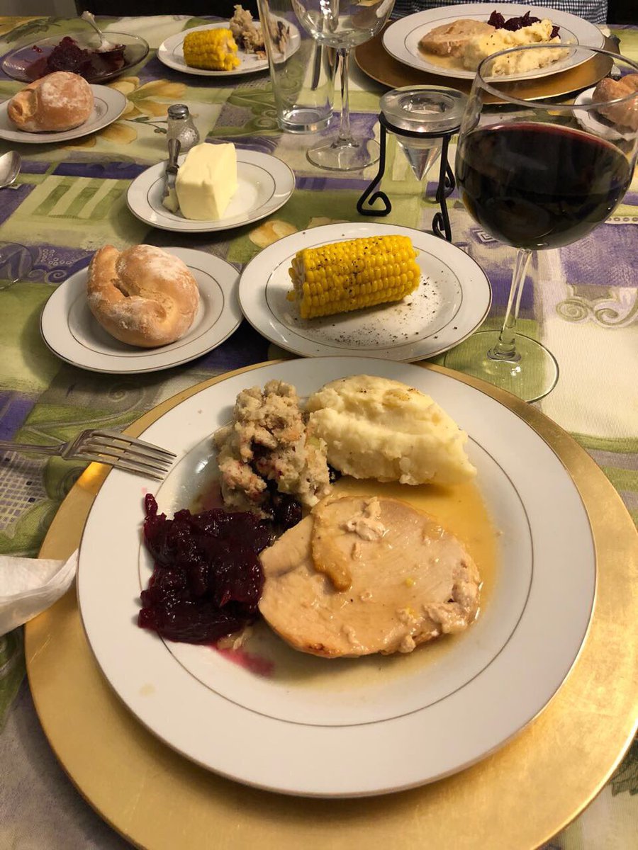 SandraBurrola's tweet photo. Y cada año se pone mejor  ✨ #HappyThankgiving https://t.co/2nLpGhszw3