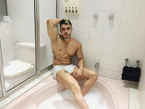 #GayMuscleCam -Dylan Price #Bodybuilders on #webcam now!- https://t.co/zDbZsDyOz5 https://t.co/fWv25