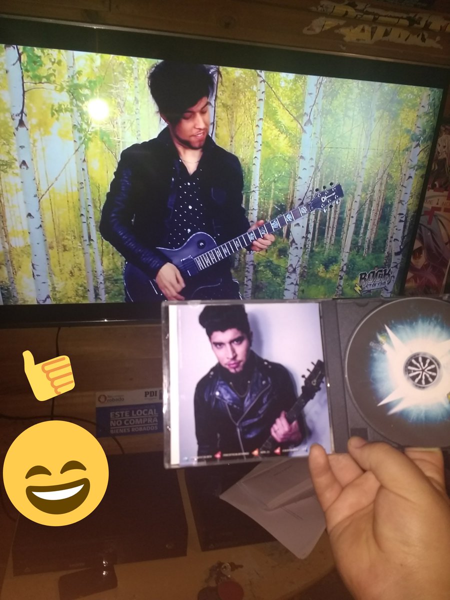 joeMenX1's tweet photo. Viendo rockstalgia en Youtube justo cuando abrí mi rockstalgia XD AMO ESTE DISCO :3 @TheOfficialRev #rockstalgia https://t.co/I9k5VqICeM