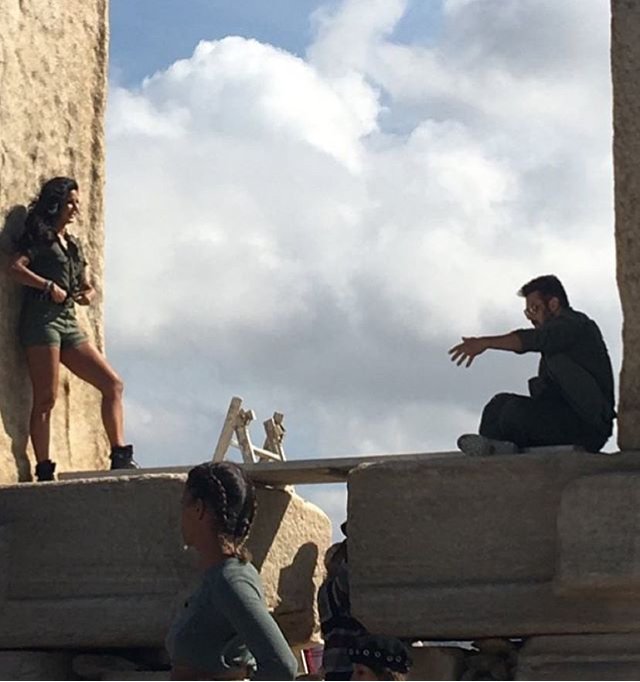 9xmHaqSe's tweet photo. Breaking the records with their SWAG. Here’s a BTS from the swagiest song of the year. #SwagSeSwagat | @BeingSalmanKhan | #KatrinaKaif | @TigerZindaHai | @yrf | @yrfmusic https://t.co/fhXa5SKtr4