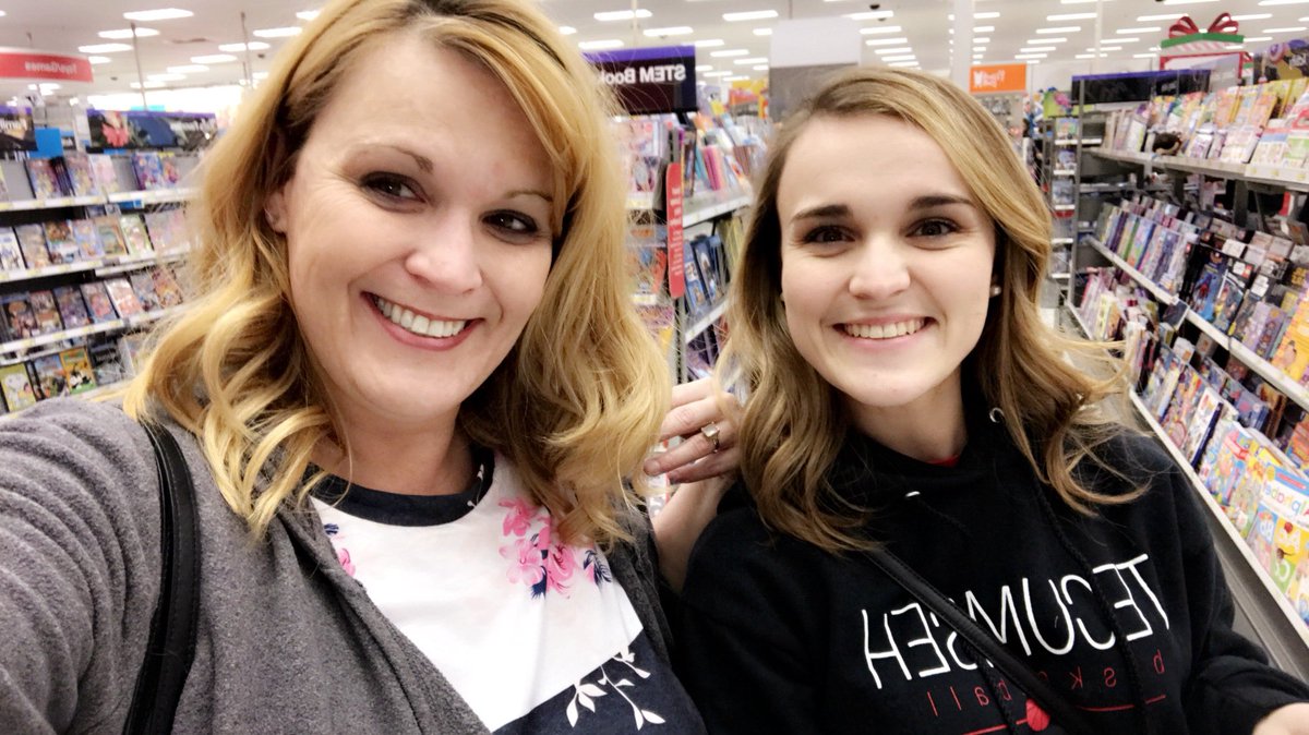 AleanaRowe's tweet photo. Happy thanksgiving 🦃🍽🍁 https://t.co/J2hF2S8z9O
