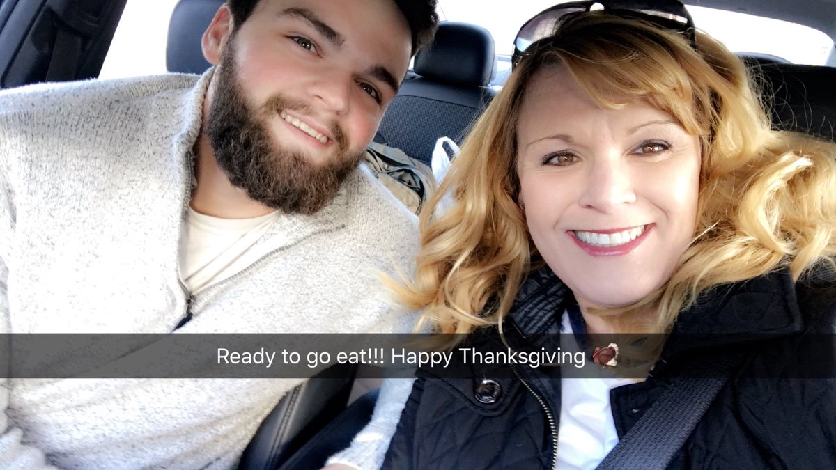 AleanaRowe's tweet photo. Happy thanksgiving 🦃🍽🍁 https://t.co/J2hF2S8z9O