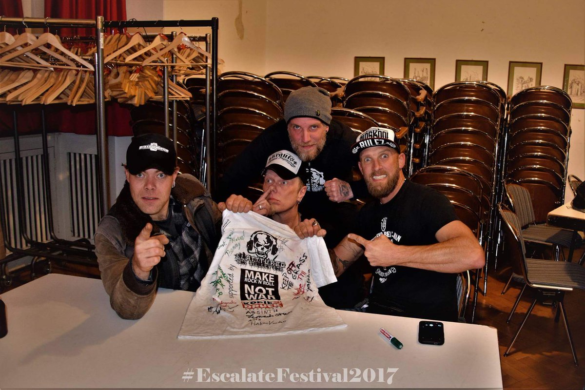 BlattTurbo's tweet photo. #Slins #strassenköter #rocknroll #milasonnenschein #EscalateFestival #2017 #blattturbo https://t.co/WmbojdOHqb
